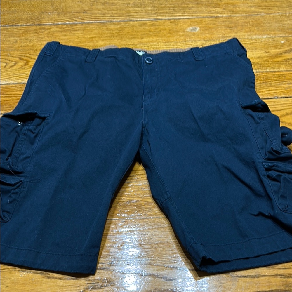 Gray Earth Men’s cargo shorts.  Dark navy blue. Lots of pockets, size 40.